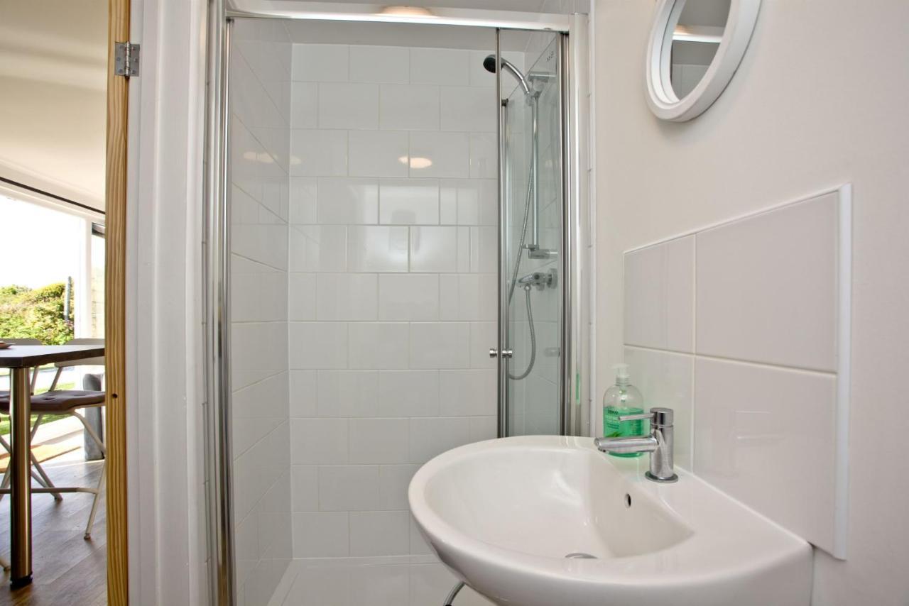Bushwood-Beautifully Fitted Wooden Lodge Helston Cornwall Buitenkant foto